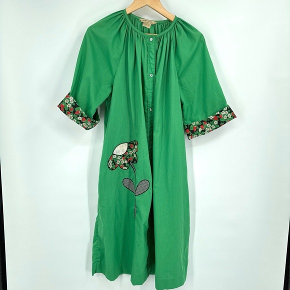 Dresses & Skirts - VTG 70s Green House Dress M/L Strawberry Floral Appliqué  Whimsical Mod Granny